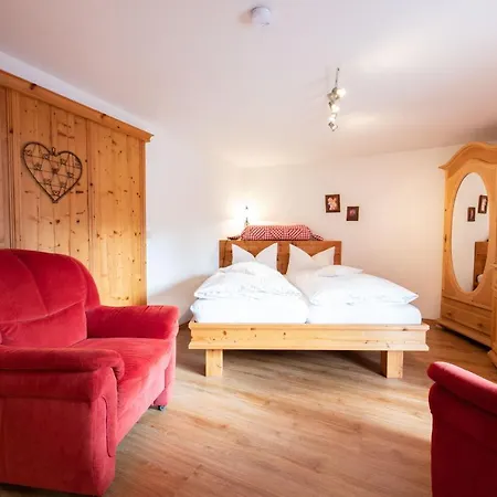 Almstueberl גראינאו