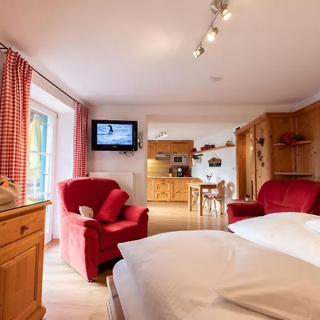 Almstueberl דירה גראינאו