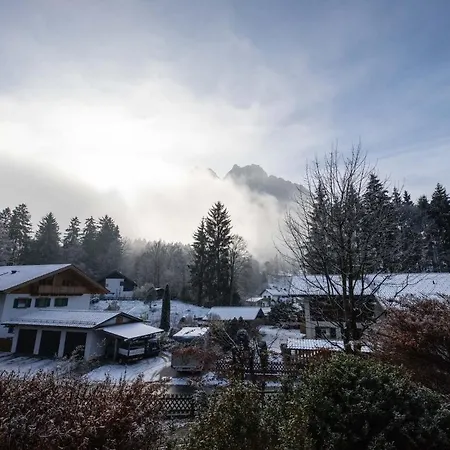 Almstueberl דירה *